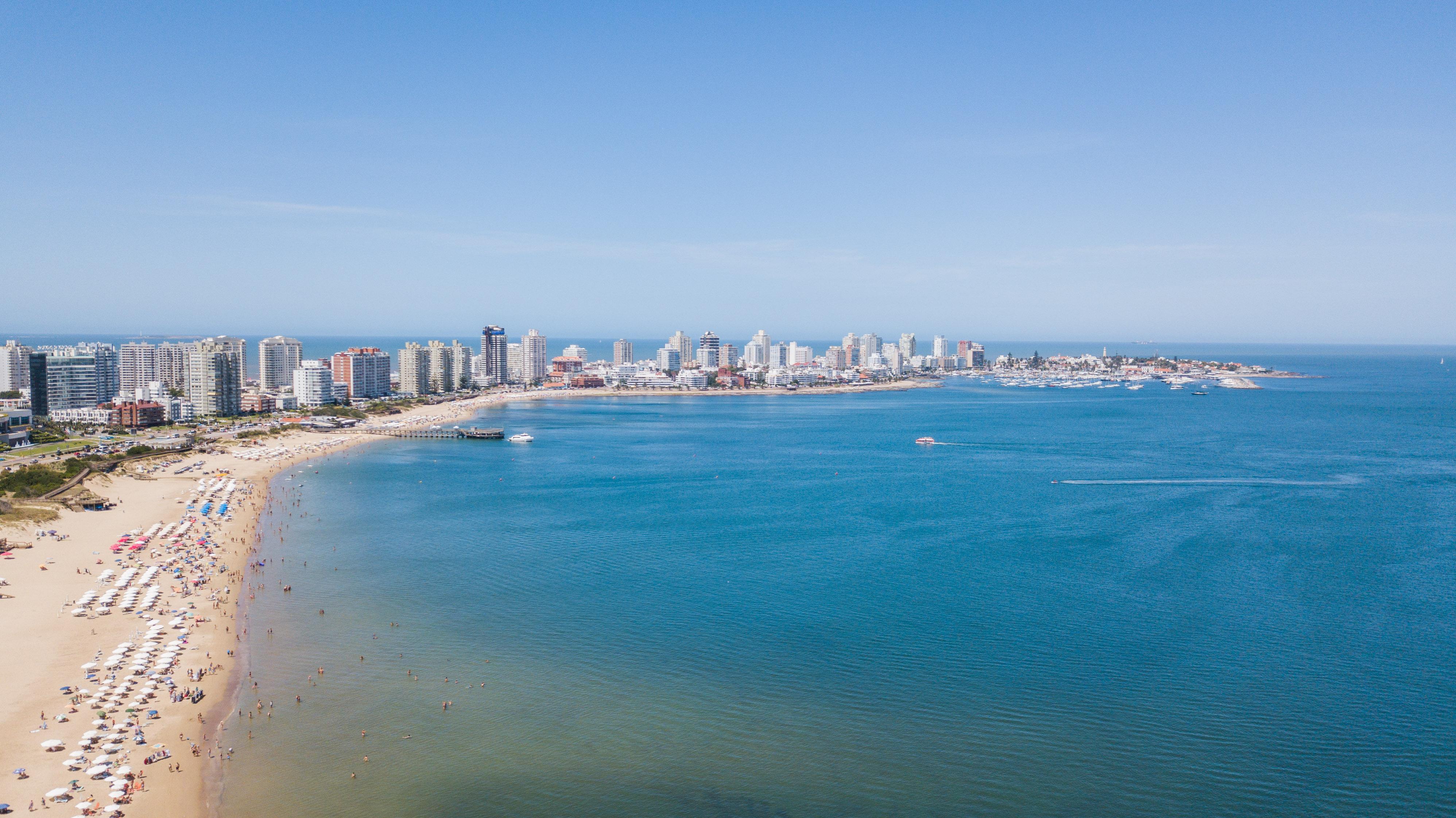 Enjoy Punta Del Este Eksteriør billede View of the city from the sea