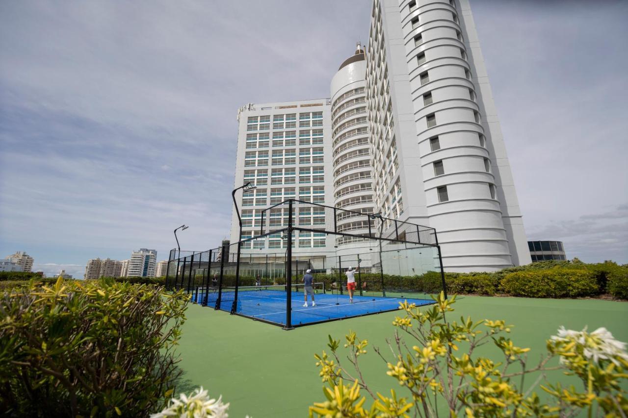 Enjoy Punta Del Este Eksteriør billede Tennis courts at the hotel