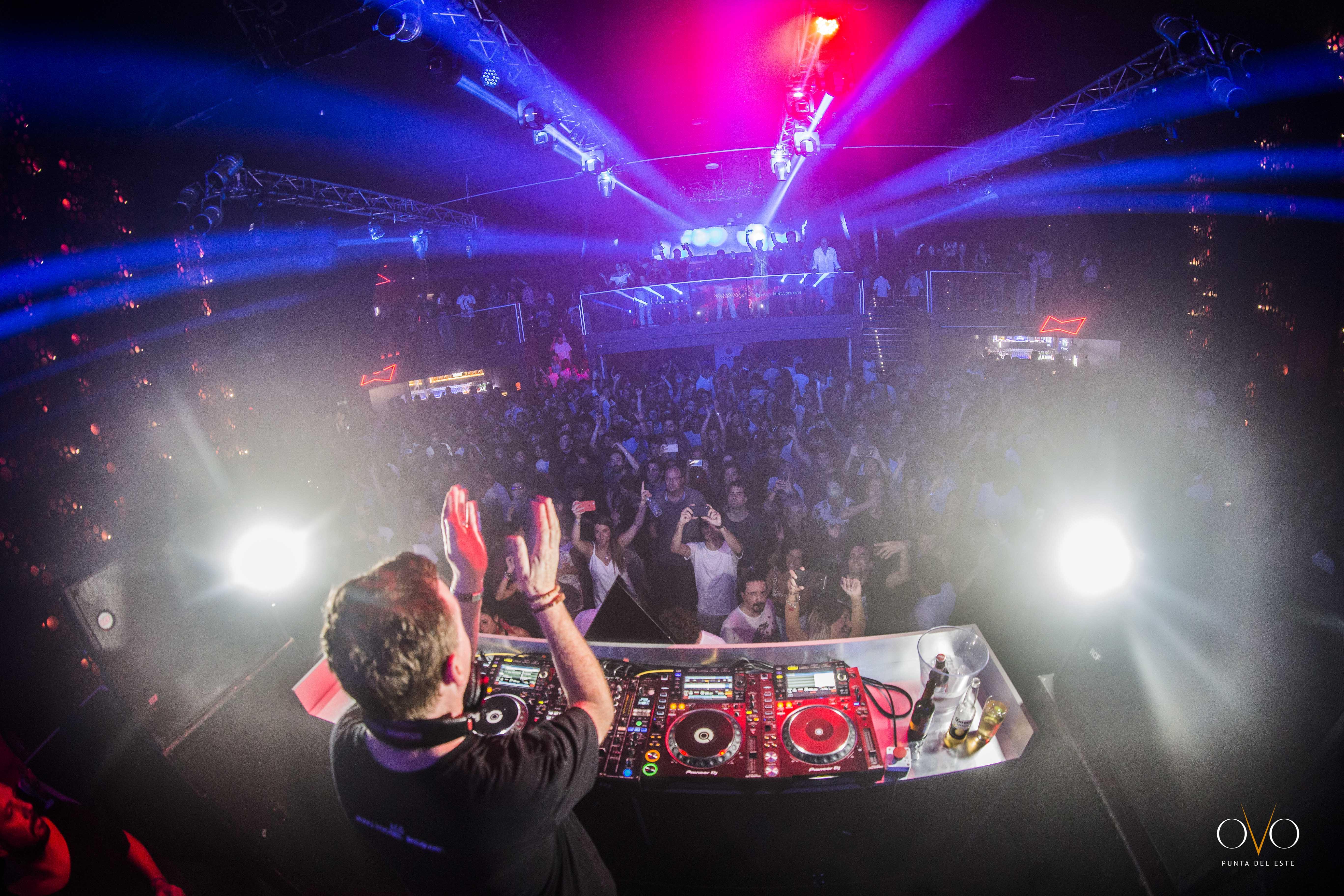 Enjoy Punta Del Este Eksteriør billede DJ performing at a nightclub