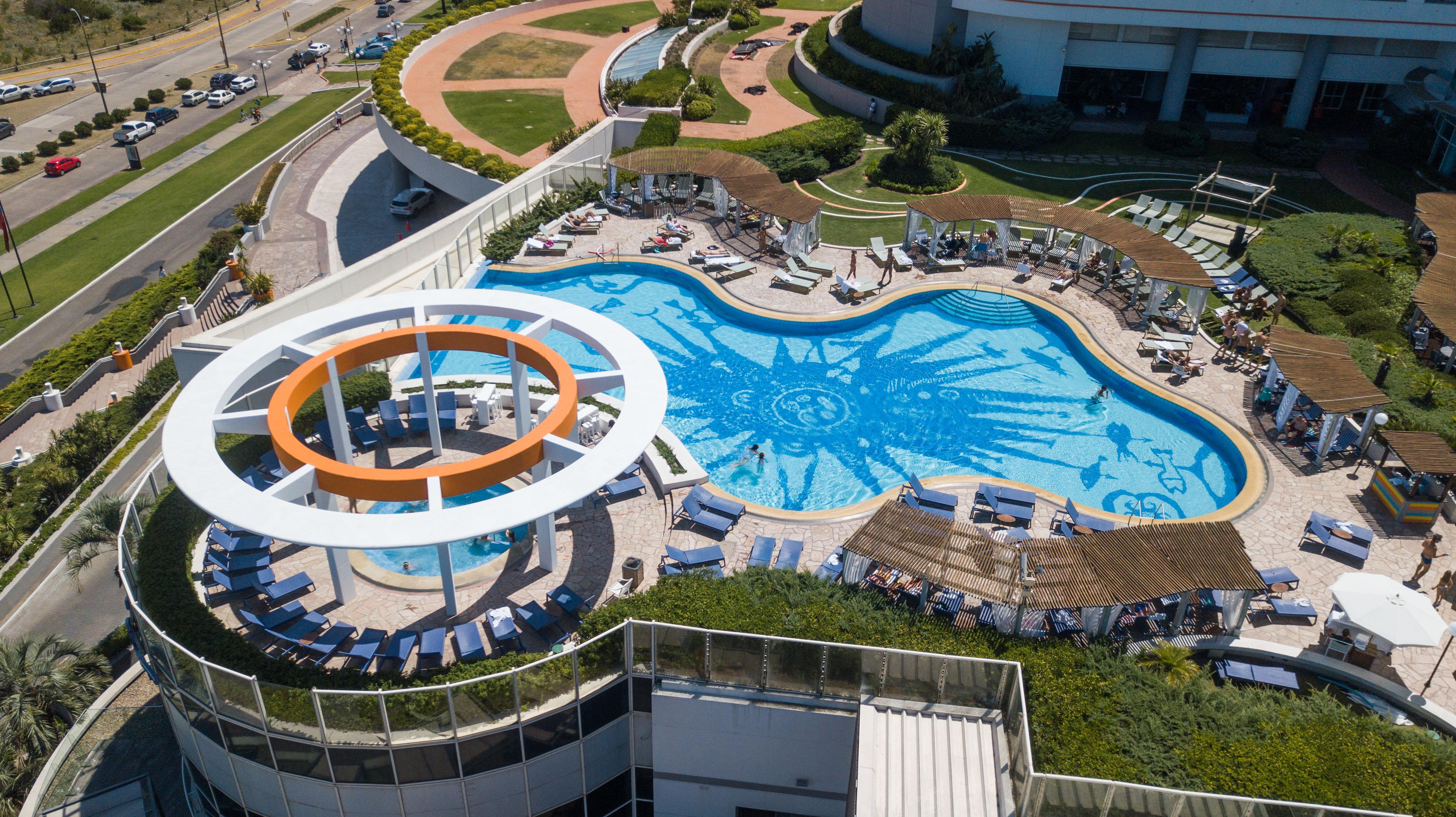 Enjoy Punta Del Este Eksteriør billede The swimming pool at the top of the hotel