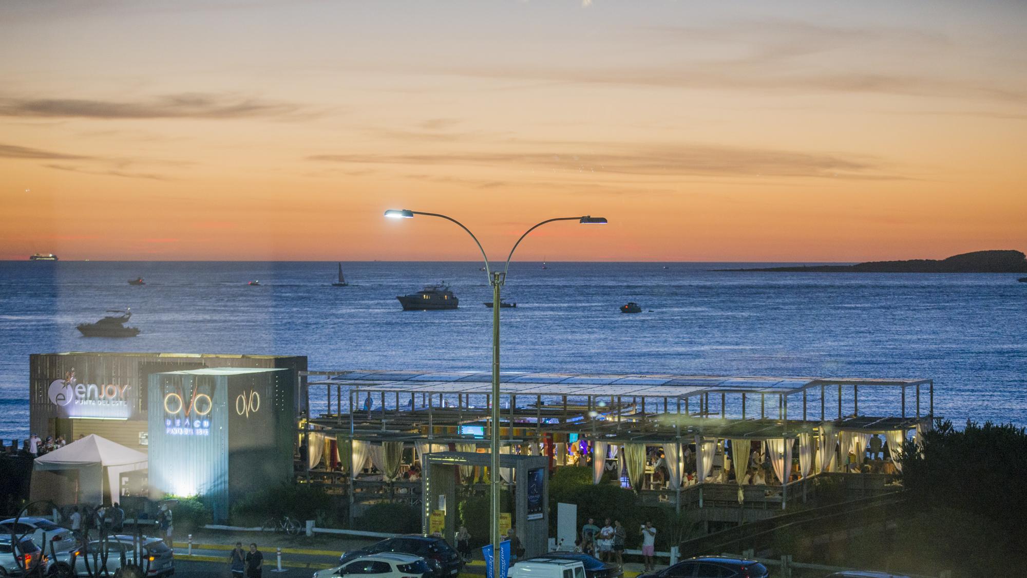 Enjoy Punta Del Este Eksteriør billede Sunset at the Marina